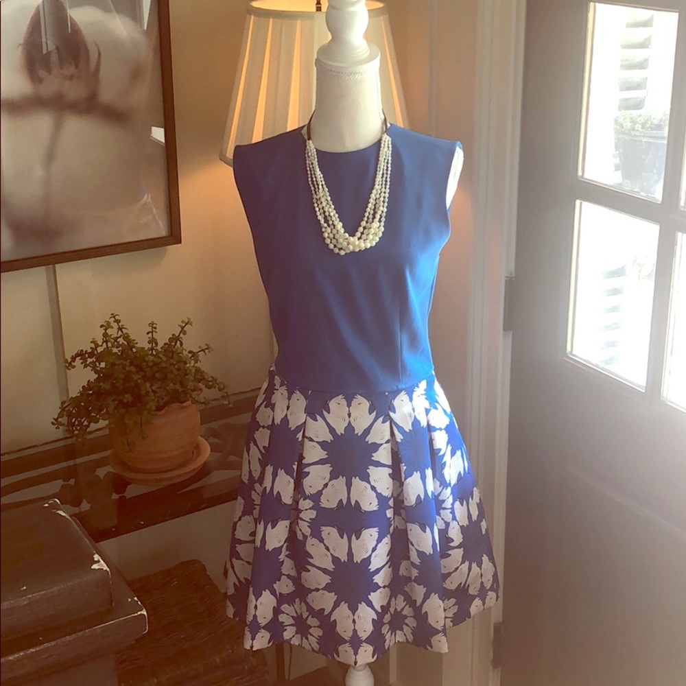 Alice+Olivia blue sleeveless blouse-size small